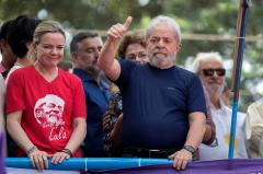 Lula anuncia que cumplirá el mandato de prisión