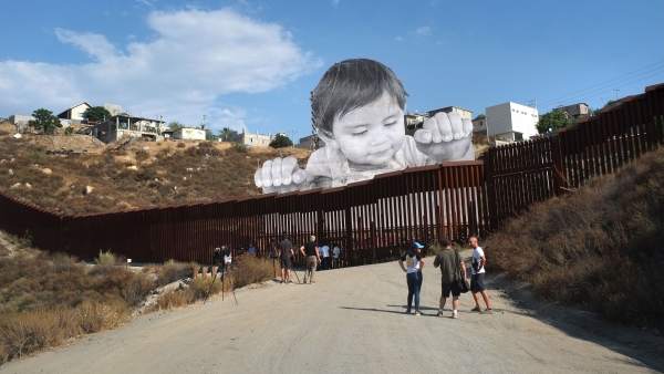 Más de 700 niños fueron separados de padres en frontera México-EEUU, dice NYT