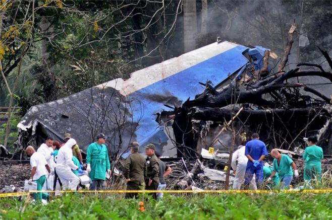 Dos supervivientes accidente aéreo en Cuba siguen en estado crítico extremo