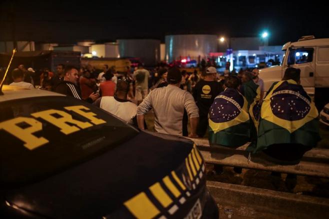 Fuerzas Armadas brasileñas liberarán rápido rutas cortadas por camioneros