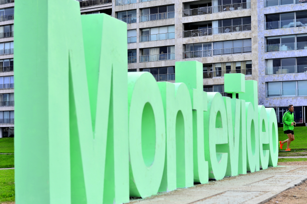Cierra votación para elegir propuesta de intervención del letrero de Montevideo