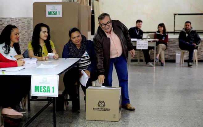 Líder de FARC vota por primera vez para que elecciones traigan reconciliación