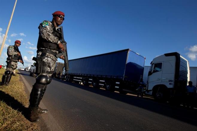 Huelga de camioneros llega al octavo día en Brasil, pese a concesiones de Temer