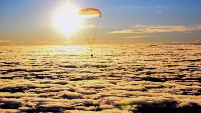 Cosmonauta ruso y sus colegas de EEUU regresan a la Tierra