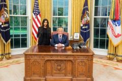 Donald Trump indulta a una mujer con cadena perpetua a pedido de Kim Kardashian