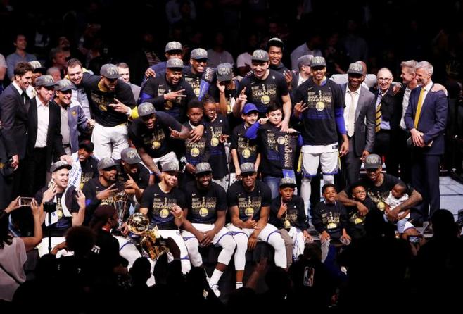 Curry y Durant dan nuevo título a unos Warriors de dinastía