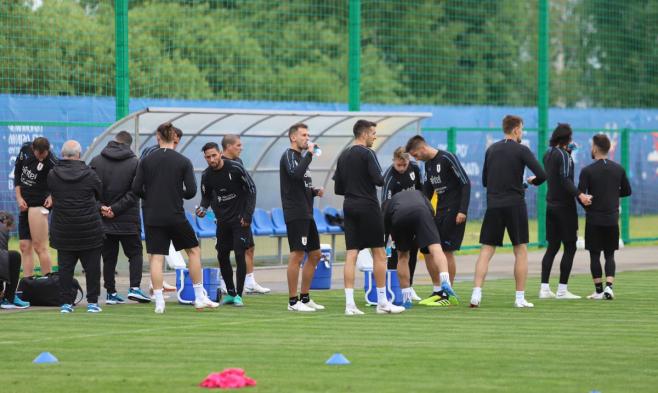 Torreira, Varela y Bentancur se entrenan con normalidad