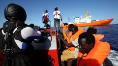 El Aquarius y dos barcos italianos con 630 inmigrantes ponen rumbo a Valencia