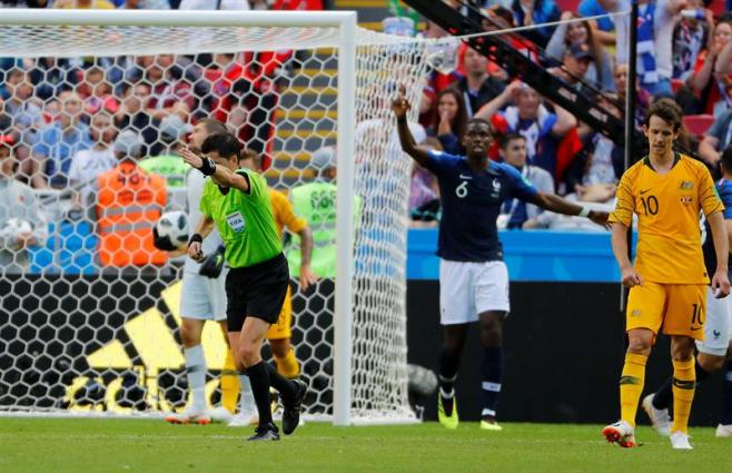 2-1. El VAR y la fortuna se alían con Francia y castigan a Australia