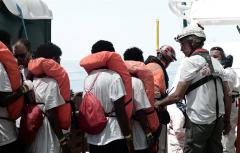 Francia colaborará en la acogida de los migrantes del Aquarius