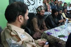 Primer ministro de Afganistán llama a los talibanes a negociar