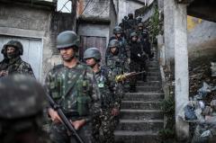 Brasil: 2.000 soldados del Ejército y la Marina cercan dos favelas de Río