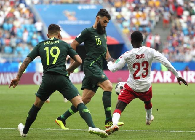 1-1. Australia destapa las carencias de Dinamarca y sigue viva