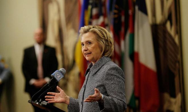 Hillary Clinton avisa contra los intentos de crear sociedades "autoritarias"