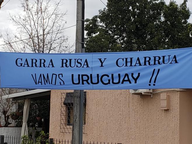 Así se vive el partido entre Uruguay y Rusia en San Javier