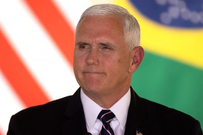 Pence dice que "es hora de presionar" a Venezuela para restaurar la democracia