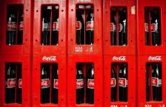 Embotellador más grande del mundo de Coca-Cola adquiere planta de Uruguay