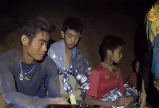 ¿Qué posibilidades hay para salvar a los 12 niños atrapados en una cueva?