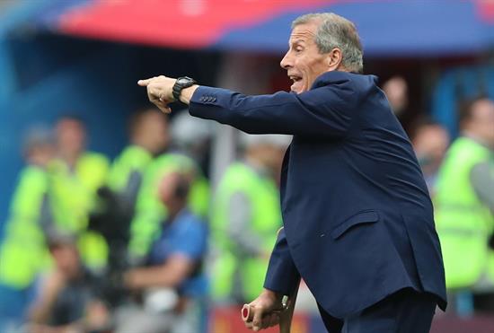 Tabárez: "La mirada bien alta, de mi parte ningún reproche"