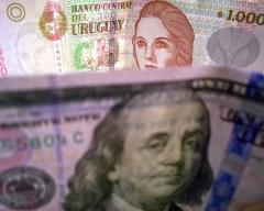 El peso uruguayo se deprecia 0,15 % frente al dólar