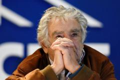 Mujica: "Si nacer, vivir y morirse se han convertido en un negocio, ¿por qué no habría de serlo el fútbol?"