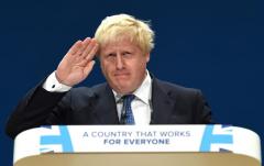 Renunció ministro "pro-Brexit" de Exteriores británico Boris Johnson