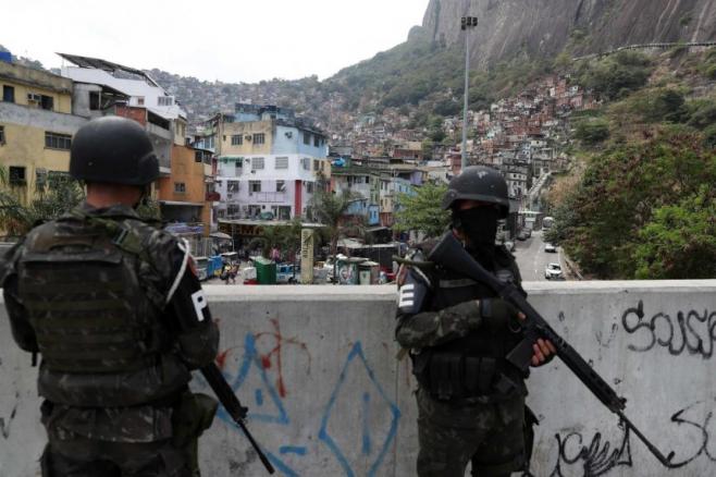 Unos 3.700 soldados intervienen en varias favelas de Río de Janeiro