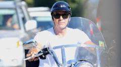 El actor George Clooney, herido leve tras accidente de moto en Cerdeña