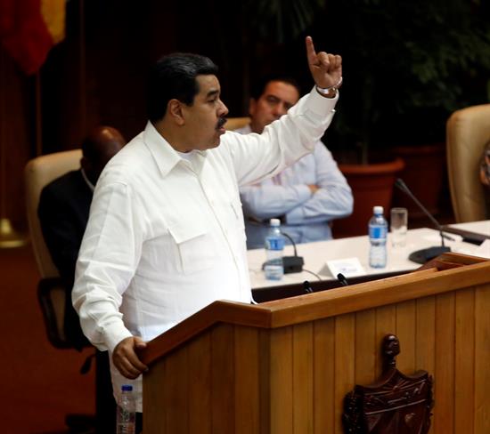 Maduro aprueba cerca de 300 millones de euros para atender crisis sanitaria