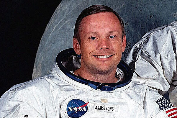 Familia de Neil Armstrong subastará la colección del astronauta