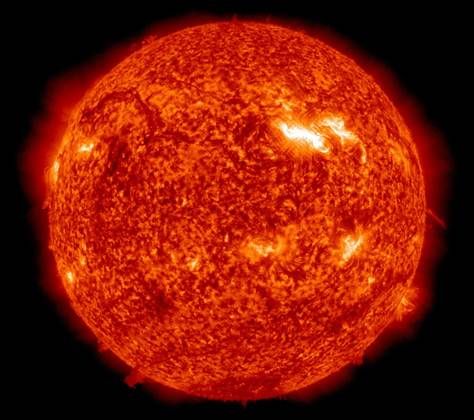 Una tormenta solar azotará la Tierra mañana, según astrónomos