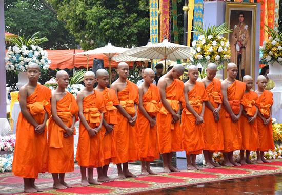 Los niños de la cueva de Tailandia se ordenan como novicios de Buda