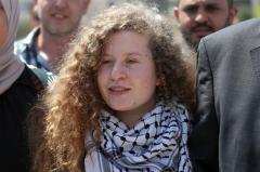 Adolescente palestina Ahed Tamimi sale de prisión tras condena de ocho meses