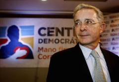 Uribe se retracta y pide que no consideren su renuncia al Senado