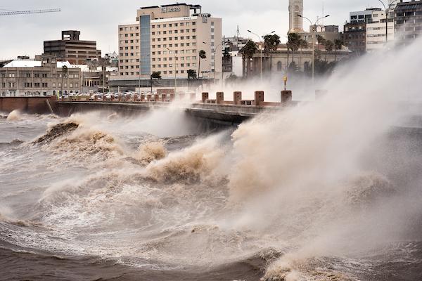 Cesa la alerta roja por vientos aunque mantienen advertencia