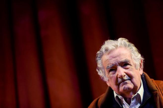 Mujica dice que luchar por democracia es luchar "por una civilización"