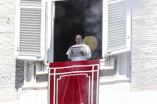 El papa pide ayuda para los damnificados de inundaciones en India