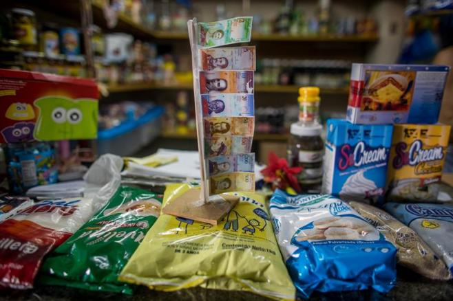 Maduro lanza reconversión monetaria contra la hiperinflación