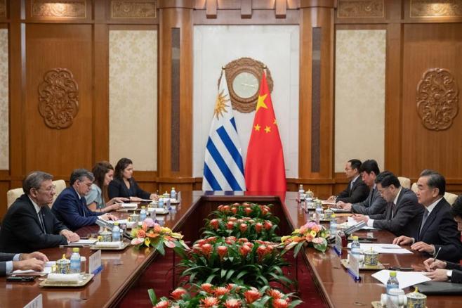 Nin Novoa: Uruguay aspira a ser la "puerta de entrada" de China en A.Latina