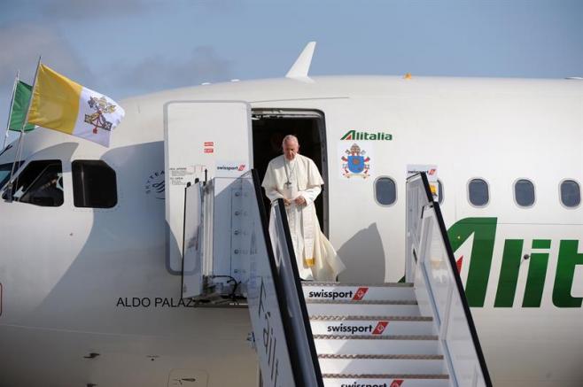 Francisco llega a una Irlanda marcada por los abusos del clero