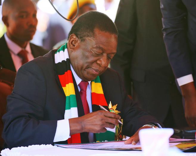 Emmerson Mnangagwa asumió como presidente de Zimbabue