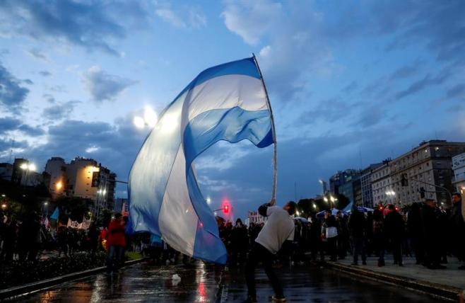 Kirchneristas piden a Macri que "deje de gobernar para los que especulan"