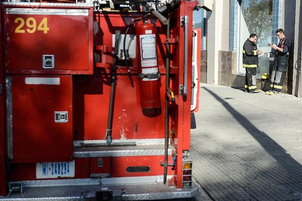 Derrumbe en obra de construcción deja a 10 trabajadores heridos