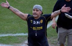 Maradona recibe trato de estrella de rock en Culiacán
