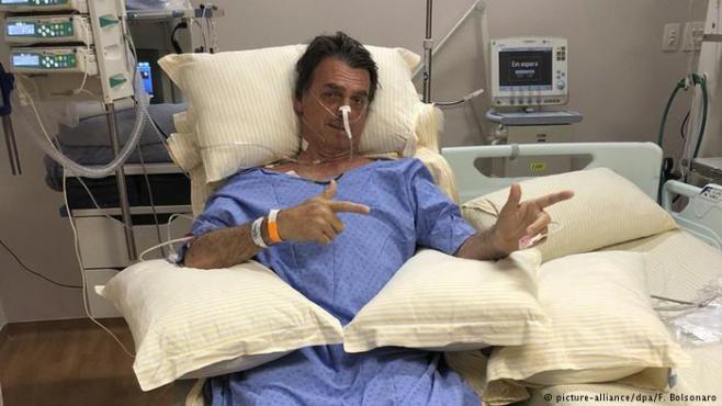 Bolsonaro reaparece en campaña con una transmisión en directo desde el hospital