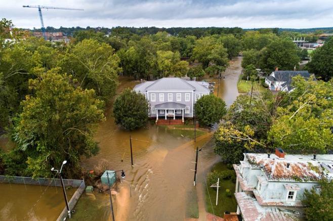 Florence es ya una baja presión, pero sigue descargando intensas lluvias