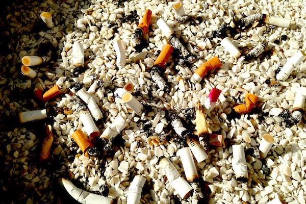 Vázquez dice a tabacaleras que no dará "paso atrás" en lucha contra el tabaco