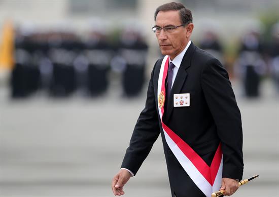 Popularidad de presidente de Perú se duplica tras retar oposición fujimorista