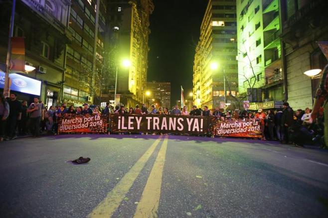 Miles de uruguayos marcharon por la igualdad de género y la Ley Trans