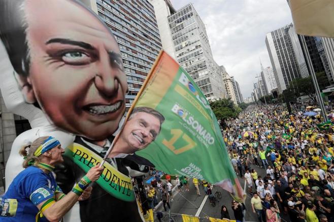 Bolsonaro sigue subiendo en las encuestas a cinco días de las elecciones